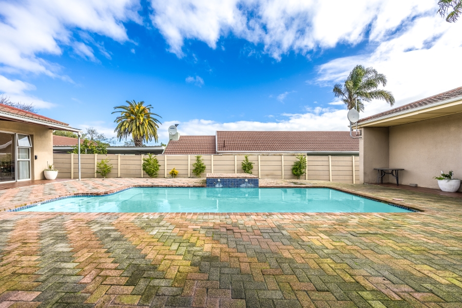 6 Bedroom Property for Sale in Elim Western Cape